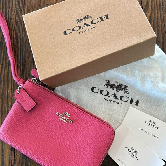 NWT COACH PINK PEBBLED LEATHER DOUBLE ZIP WRISTLET - Picture 1 of 4
